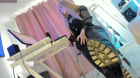 Snapshot of cruel_siren chatting on 10-10-25, 06:34 Cruel Siren online show from 10-10-25, 06:34