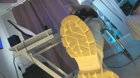 Snapshot of cruel_siren chatting on 10-11-25, 05:39 Cruel Siren online show from 10-11-25, 05:39