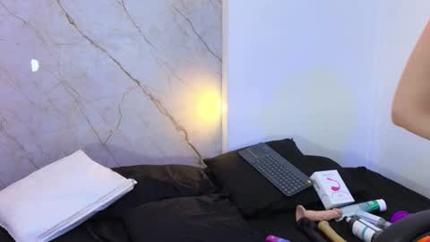 Snapshot of cry_baby800 chatting on 11-06-25, 10:21 Cry online show from 11-06-25, 10:21