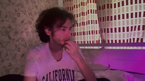 Snapshot of crybae0 chatting on 03-05-26, 08:32 crybae0 online show from 03-05-26, 08:32