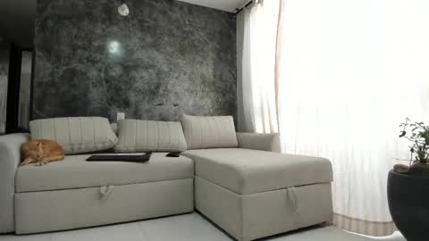 Snapshot of crysstal_jenner chatting on 11-16-25, 09:31 Cryss online show from 11-16-25, 09:31