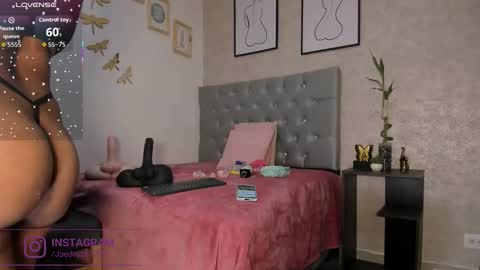 Snapshot of crystal_beennz chatting on 02-20-26, 03:14 online show from 02-20-26, 03:14