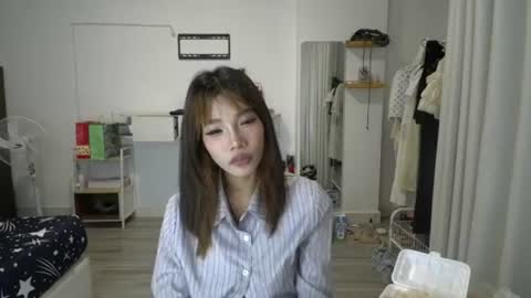 Snapshot of crystal_lee_yoon chatting on 06-10-26, 12:26 Crystal lee online show from 06-10-26, 12:26