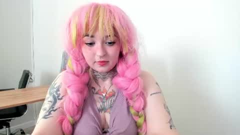 Snapshot of crystal_muse chatting on 07-29-26, 02:10 Eva online show from 07-29-26, 02:10