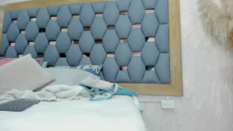 crystal_sm online show from 10-28-25, 03:10