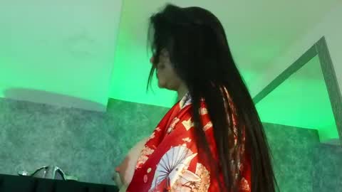 Snapshot of crystalboow chatting on 05-18-26, 06:36 Crystal online show from 05-18-26, 06:36