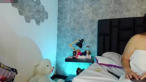 Snapshot of crystalboow chatting on 05-31-26, 10:55 Crystal online show from 05-31-26, 10:55