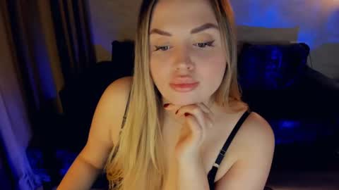 Snapshot of crystalemily chatting on 03-01-25, 07:15 crystalemily online show from 03-01-25, 07:15