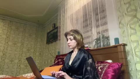 Snapshot of crystalfever_ chatting on 05-05-26, 07:22 Mary online show from 05-05-26, 07:22