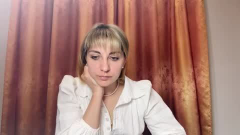 Snapshot of crystalfever_ chatting on 05-15-26, 06:26 Mary online show from 05-15-26, 06:26