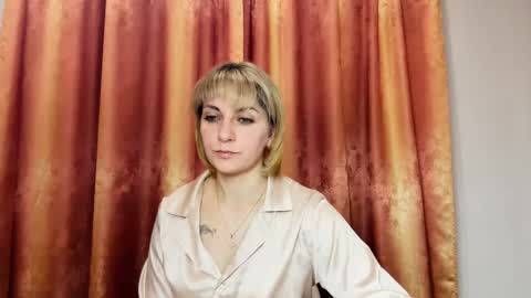 Snapshot of crystalfever_ chatting on 05-16-26, 07:34 Mary online show from 05-16-26, 07:34