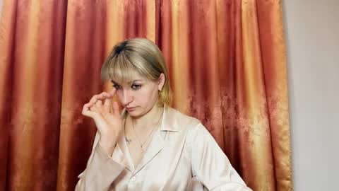 Snapshot of crystalfever_ chatting on 05-16-26, 07:56 Mary online show from 05-16-26, 07:56
