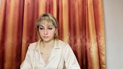 Snapshot of crystalfever_ chatting on 05-16-26, 08:18 Mary online show from 05-16-26, 08:18
