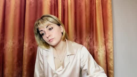 Snapshot of crystalfever_ chatting on 05-19-26, 07:53 Mary online show from 05-19-26, 07:53