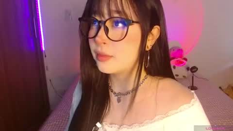 Snapshot of crystalitesq chatting on 06-18-26, 01:04 Olivia online show from 06-18-26, 01:04