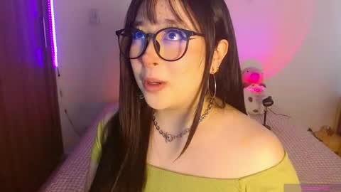 Snapshot of crystalitesq chatting on 07-18-26, 01:37 Olivia online show from 07-18-26, 01:37