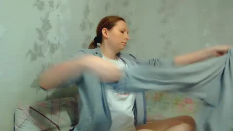 Snapshot of crystallangel chatting on 04-20-26, 04:10 CrystallAngel online show from 04-20-26, 04:10