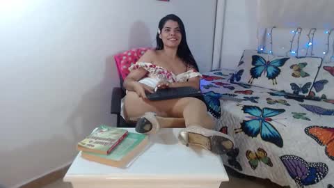 Snapshot of crystalvans chatting on 03-06-25, 04:30 Cristal  online show from 03-06-25, 04:30