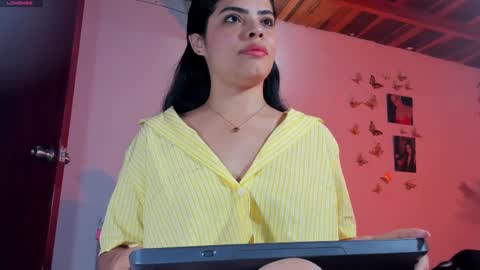 Snapshot of crystalvans chatting on 09-27-25, 09:20 Cristal  online show from 09-27-25, 09:20