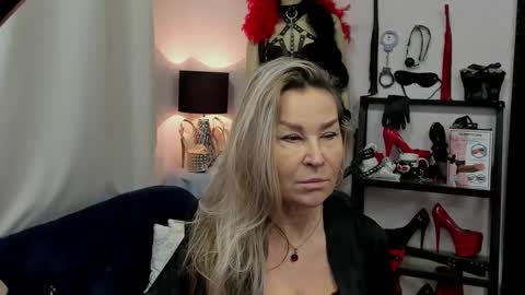 CrystalHotty online show from 01-05-25, 07:38