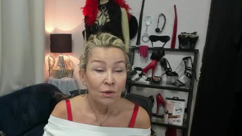 CrystalHotty online show from 05-14-26, 04:41