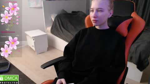 Lia online show from 02-21-25, 12:38