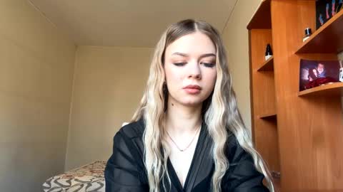 Snapshot of crystarouillard chatting on 03-29-26, 05:18 Jesi online show from 03-29-26, 05:18