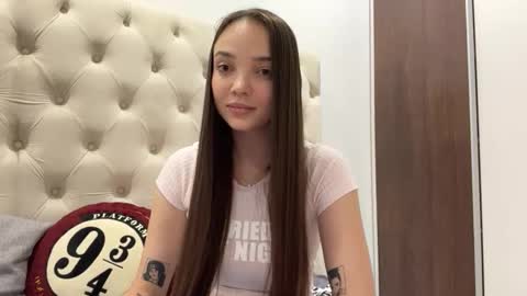 Snapshot of crystlebenulis chatting on 03-12-26, 02:12 Amelia online show from 03-12-26, 02:12