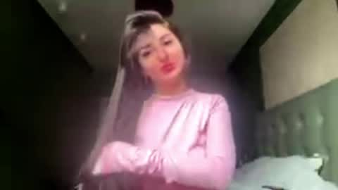 Snapshot of crystlepipkins chatting on 05-16-26, 06:32 Diana online show from 05-16-26, 06:32