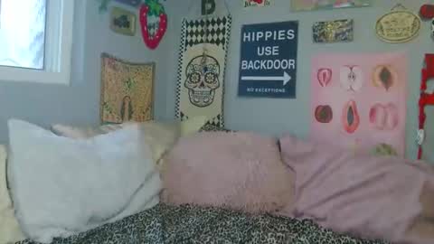     online show from 11-22-25, 07:24