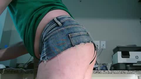 Snapshot of cuban2_slut chatting on 03-17-26, 01:47 Cubantoo online show from 03-17-26, 01:47