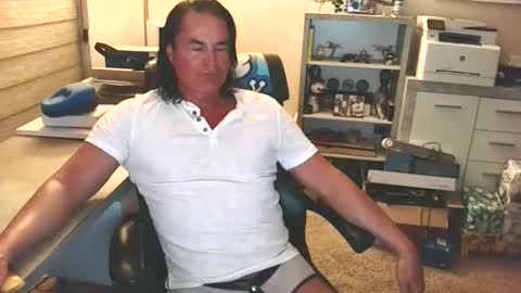 Yup... kinda old but Stop in and say hello online show from 06-07-26, 05:33