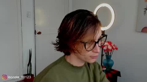 Snapshot of cuddlingbunnny chatting on 12-19-25, 06:26 Leonela online show from 12-19-25, 06:26