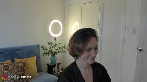 Snapshot of cuddlingbunnny chatting on 01-12-26, 08:03 Leonela online show from 01-12-26, 08:03