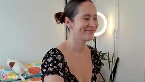 Leonela online show from 06-23-26, 06:28