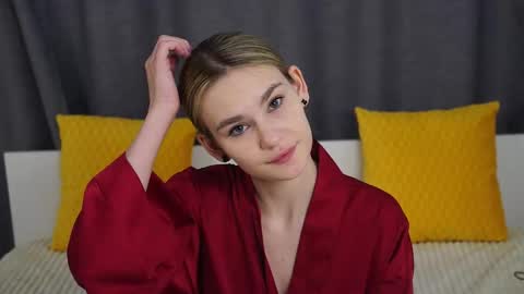 Snapshot of cum_dynasty chatting on 10-18-25, 11:38 Naomi online show from 10-18-25, 11:38