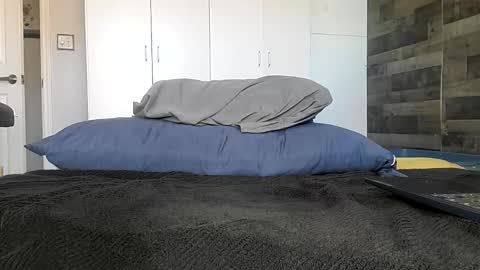 Charlie Mitchell   online show from 12-15-25, 05:50