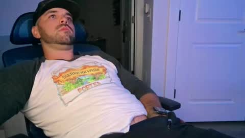 Snapshot of cummmg23 chatting on 10-03-25, 05:15 cummmg23 online show from 10-03-25, 05:15