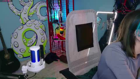 Snapshot of cumpotikeve chatting on 03-03-26, 02:39 CUMpotikEve online show from 03-03-26, 02:39