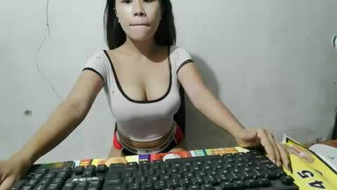 cumwhore4uxox online show from 04-19-26, 08:44