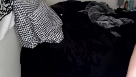 Snapshot of cumworldxxi chatting on 02-25-26, 10:14 charlie online show from 02-25-26, 10:14