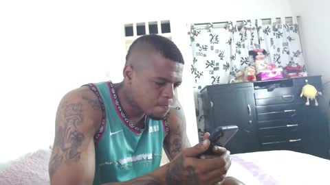 dominic and julieta... independent models online show from 01-20-25, 10:29