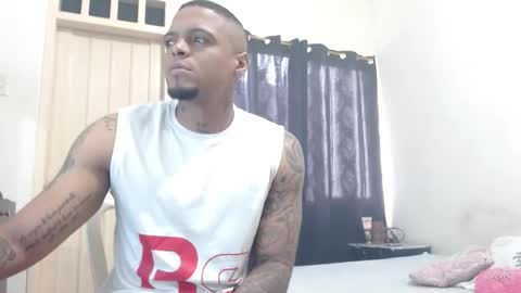 dominic and julieta... independent models online show from 11-25-25, 02:39