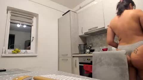 maria  alex online show from 10-26-25, 10:47