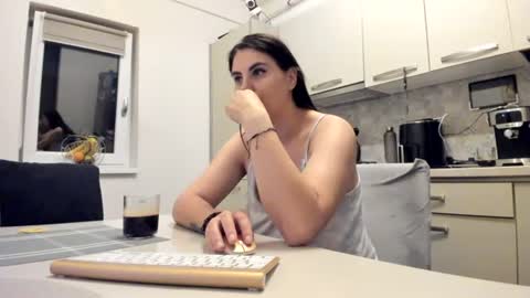 Snapshot of cuplu29 chatting on 06-13-26, 01:36 maria alex online show from 06-13-26, 01:36