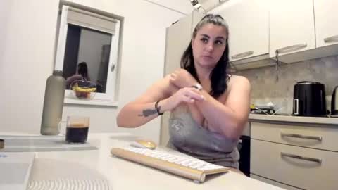 Snapshot of cuplu29 chatting on 06-14-26, 01:36 maria alex online show from 06-14-26, 01:36