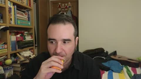 curiosillo1983 online show from 04-10-26, 12:16