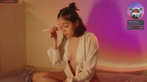 Snapshot of curious_kitten_ chatting on 09-10-25, 01:49 Sara online show from 09-10-25, 01:49