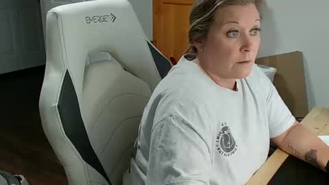 Snapshot of curiouscouple3143 chatting on 02-06-25, 09:17 curious couple online show from 02-06-25, 09:17