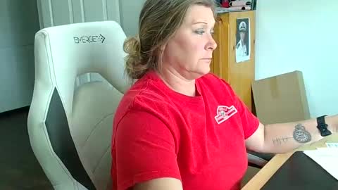 Snapshot of curiouscouple3143 chatting on 02-10-25, 05:19 curious couple online show from 02-10-25, 05:19